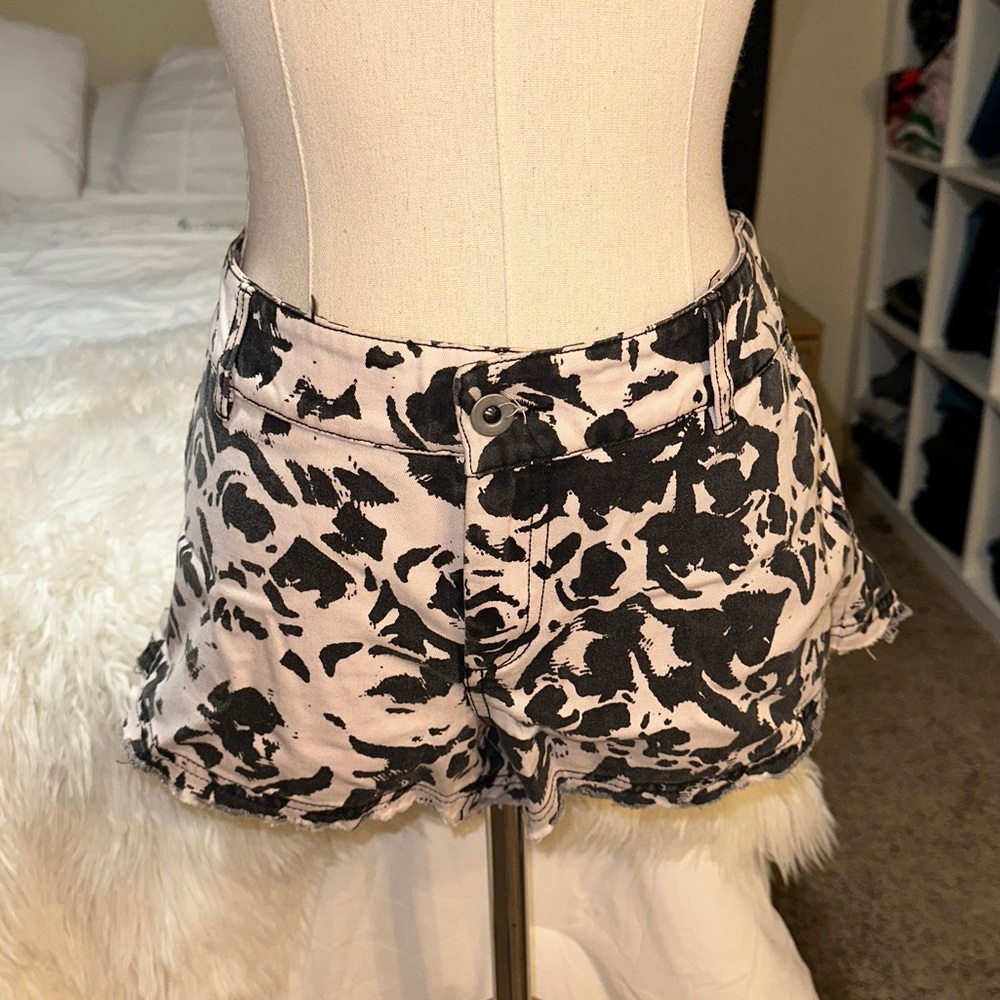 DC Shoes | Y2K Abstract Floral Rose Print Denim Mini Shorts Pink Black Size 29